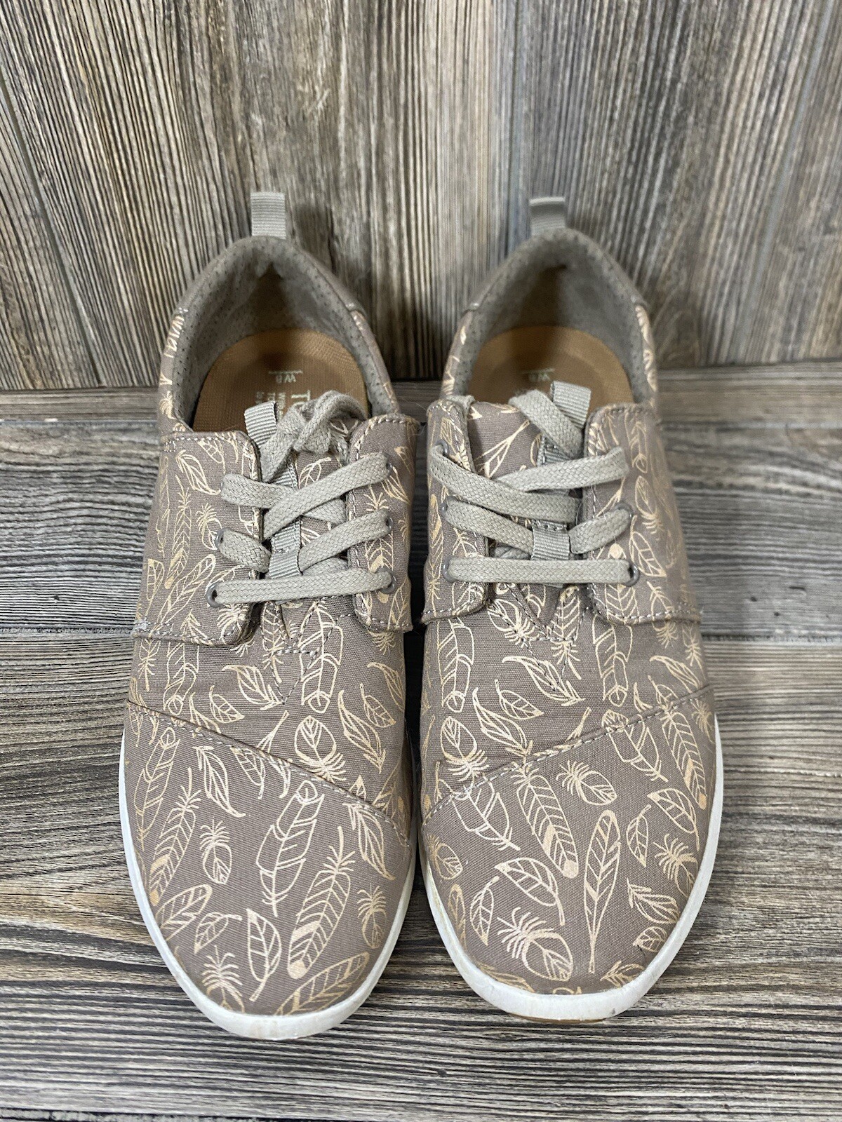 Toms | Del Rey | Casual Walking Sneaker | Golden Leaf Pattern | Women’s Size 8