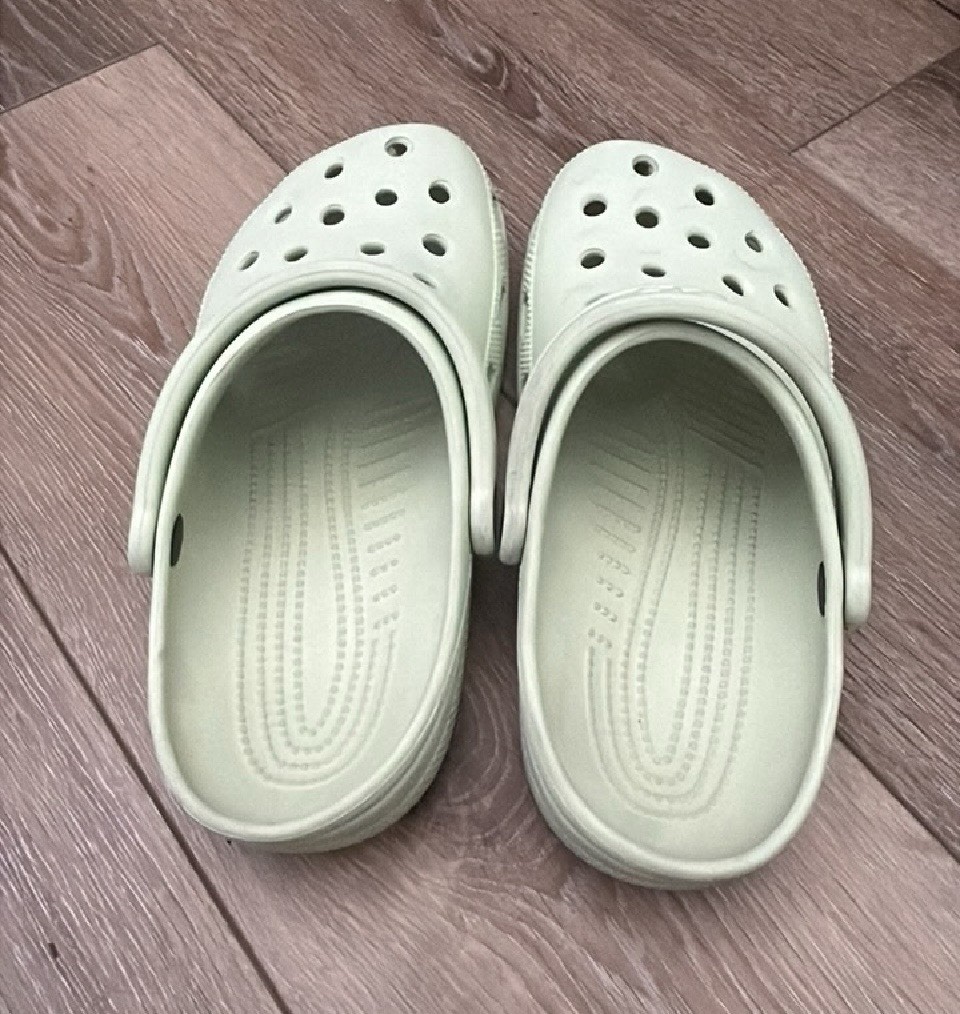 EVA foam clogs, Crocs Classic Clog, Celery/ Mint Green Size 8