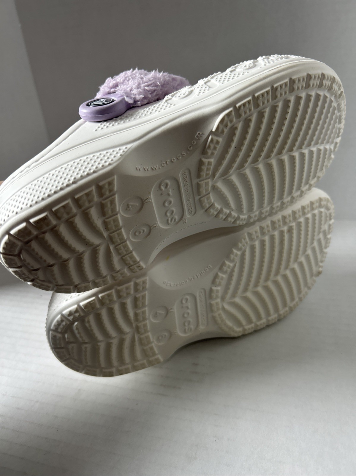 Crocs Unisex Baya Lined Clog | Fuzzy Slippers, White/Lavender Mens 4/Womens 6