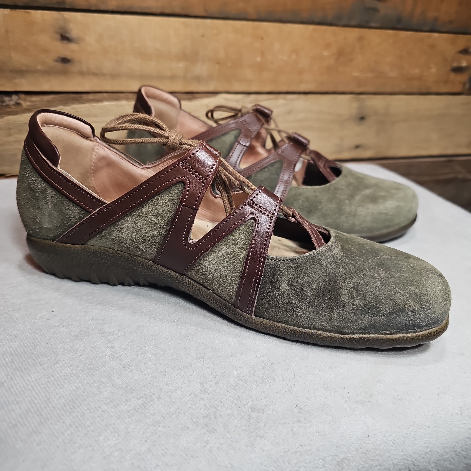 Naot Women’s Timu Mary Jane Olive Suede Toffee Brown Leather Trim Size 39 8