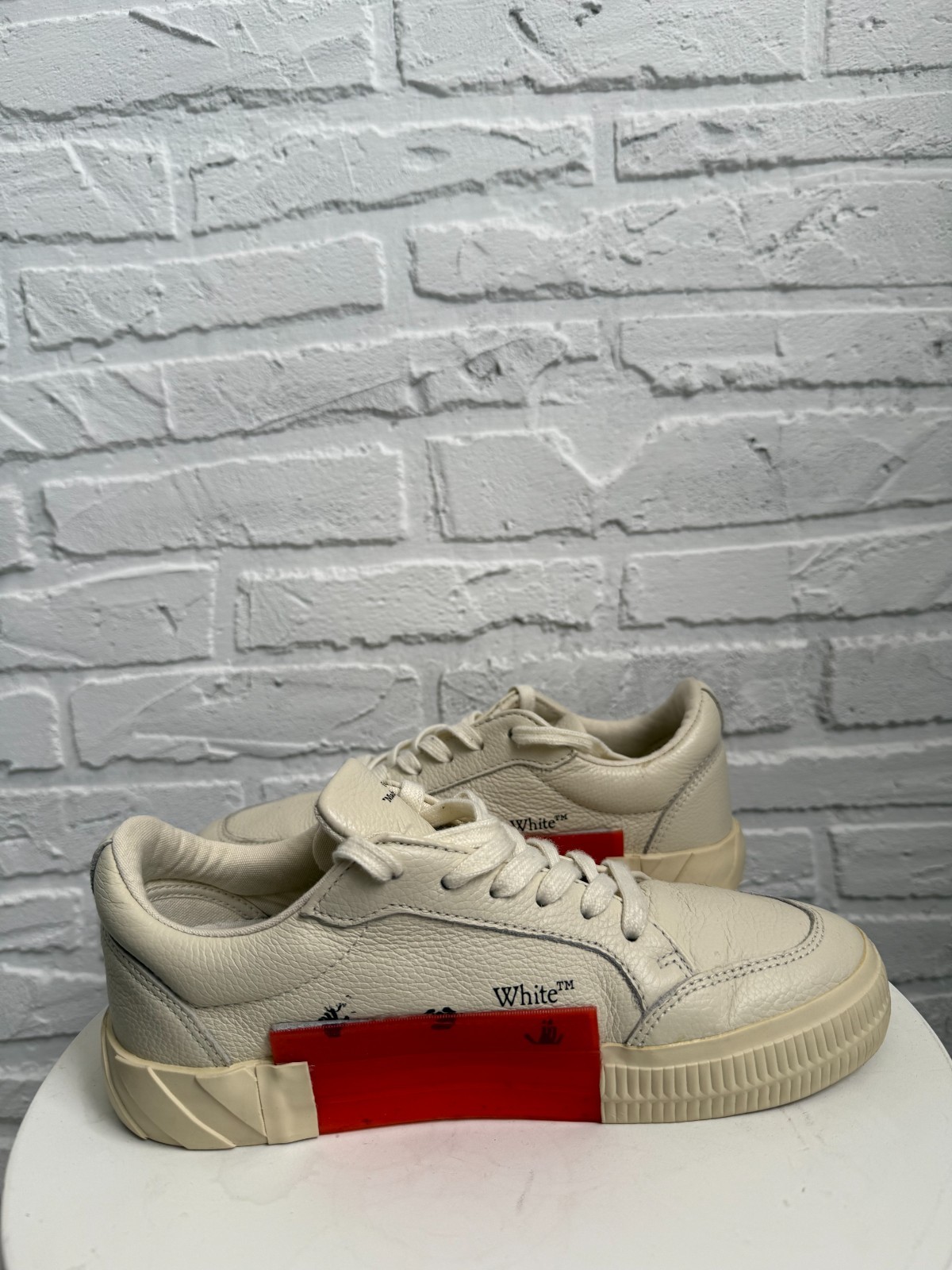 Off-White Leather Vulcanized Low sneakers cream white size 37