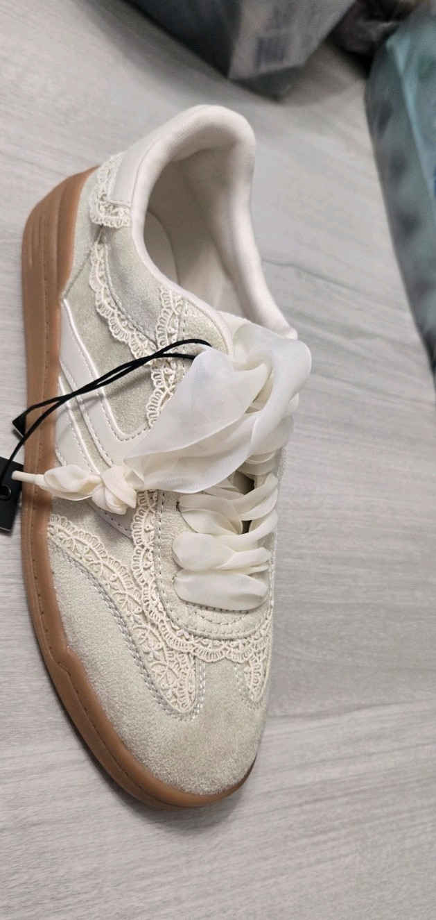 Lace-Up Athletic Sneaker Beige/White Gum Sole