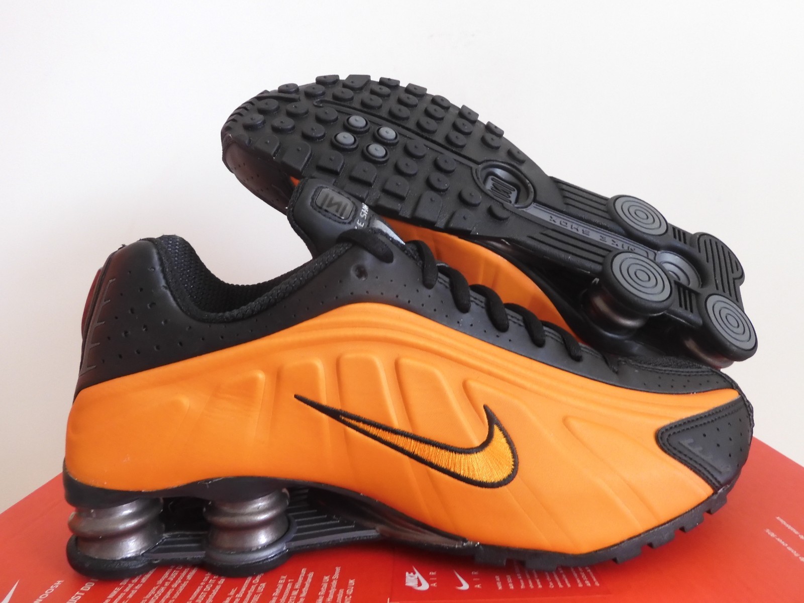 Nike Shox R4 Bright Ceramic Orange-Black Mens Sz 6.5 / Womens Sz 8 [HQ1988-800]