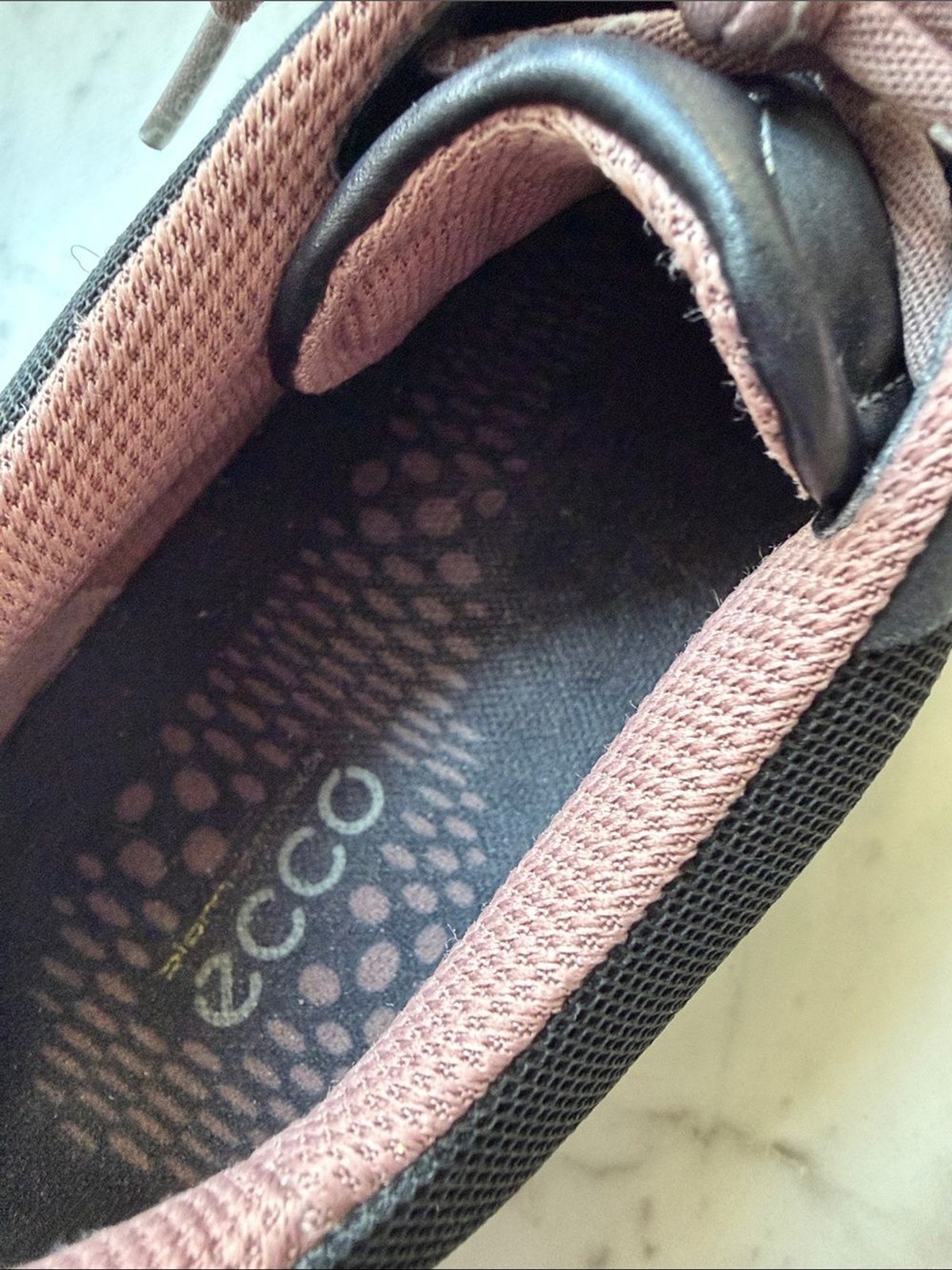 ECCO Biom YAK Women’s Black Leather Training Sneakers size EUC 38 US 7/7 1/2