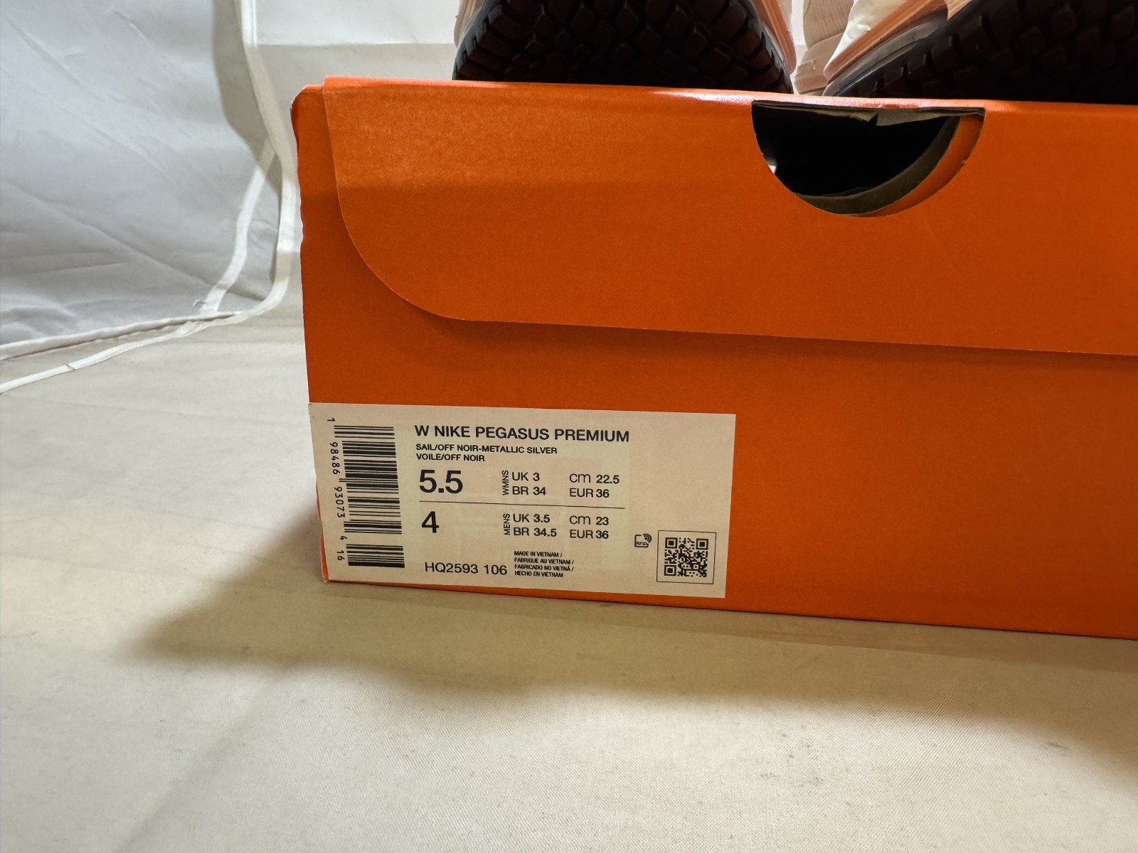 Nike Air Zoom Pegasus Premium Women’s HQ2593-106 Sail/Off Noir/Metallic Silver