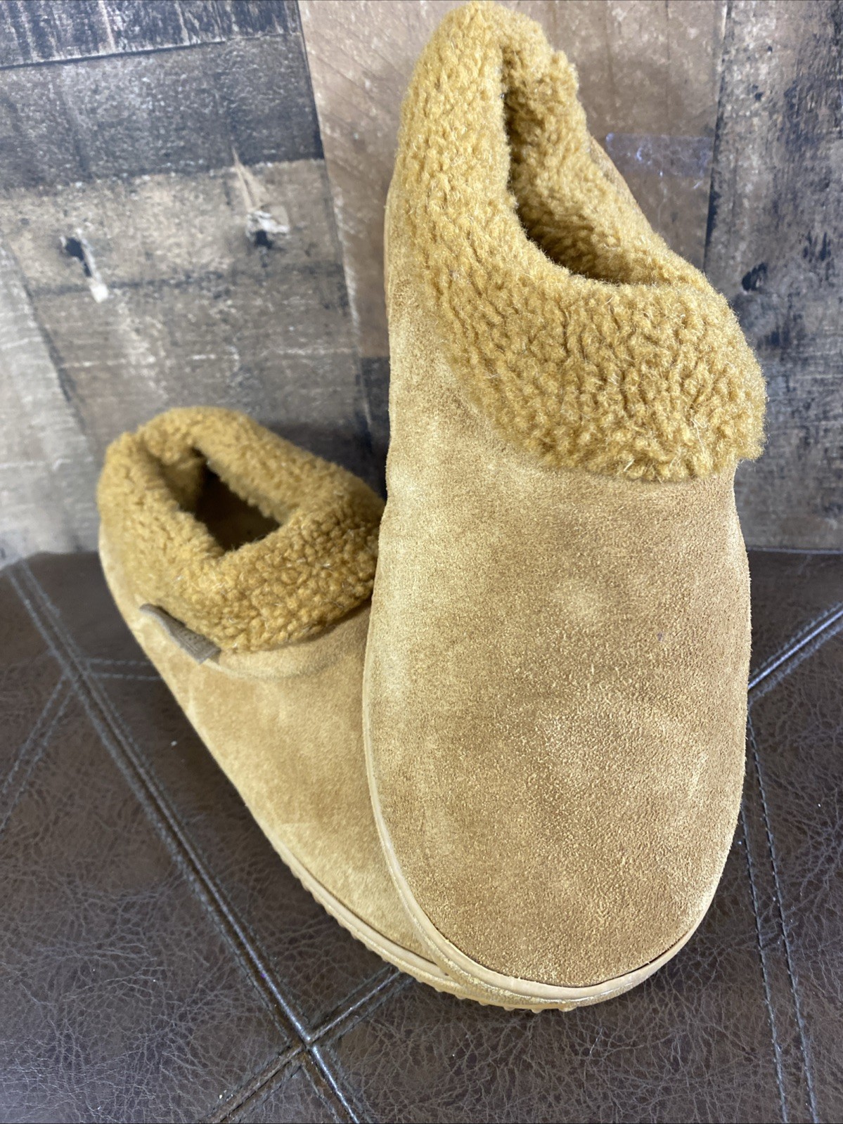 Wanderlust Women Microsuede Indoor Outdoor Rugged Slippers Size L 9 Tan