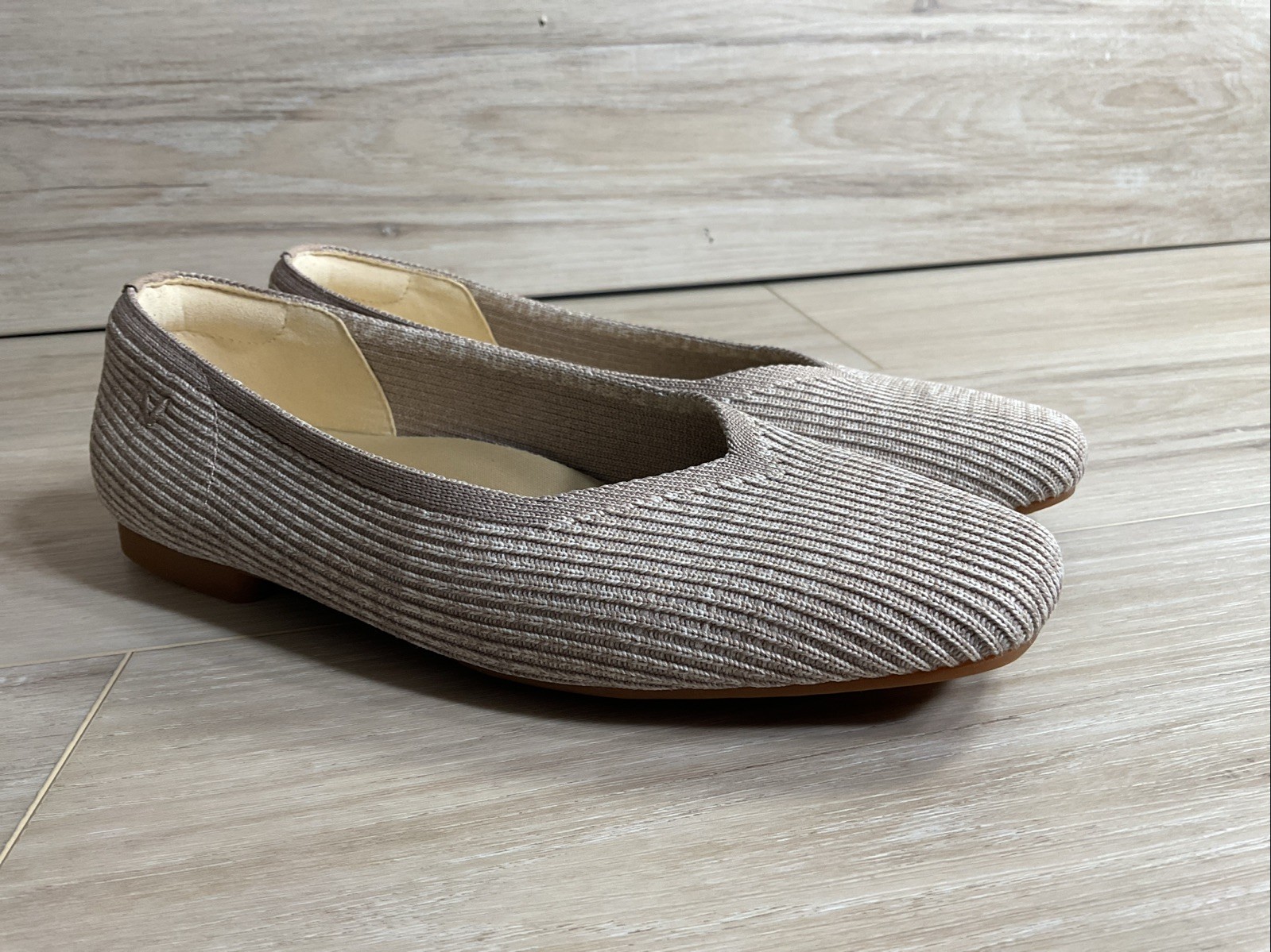 Vivaia Margot 2.0 Ballet Flats Sz 6.5 EU 37 Beige Ivory Square Toe V Cut Comfort