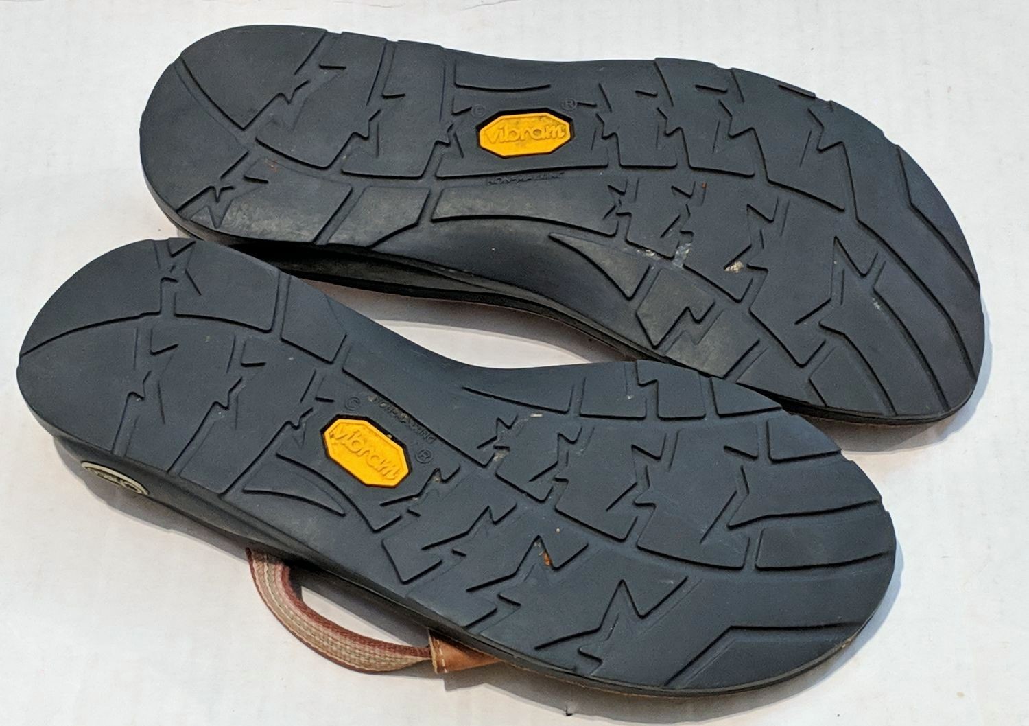 CHACO Brown Thong Flip Flop Sandals Womens Shoes MISMATCHED Left is 7/Right is 8