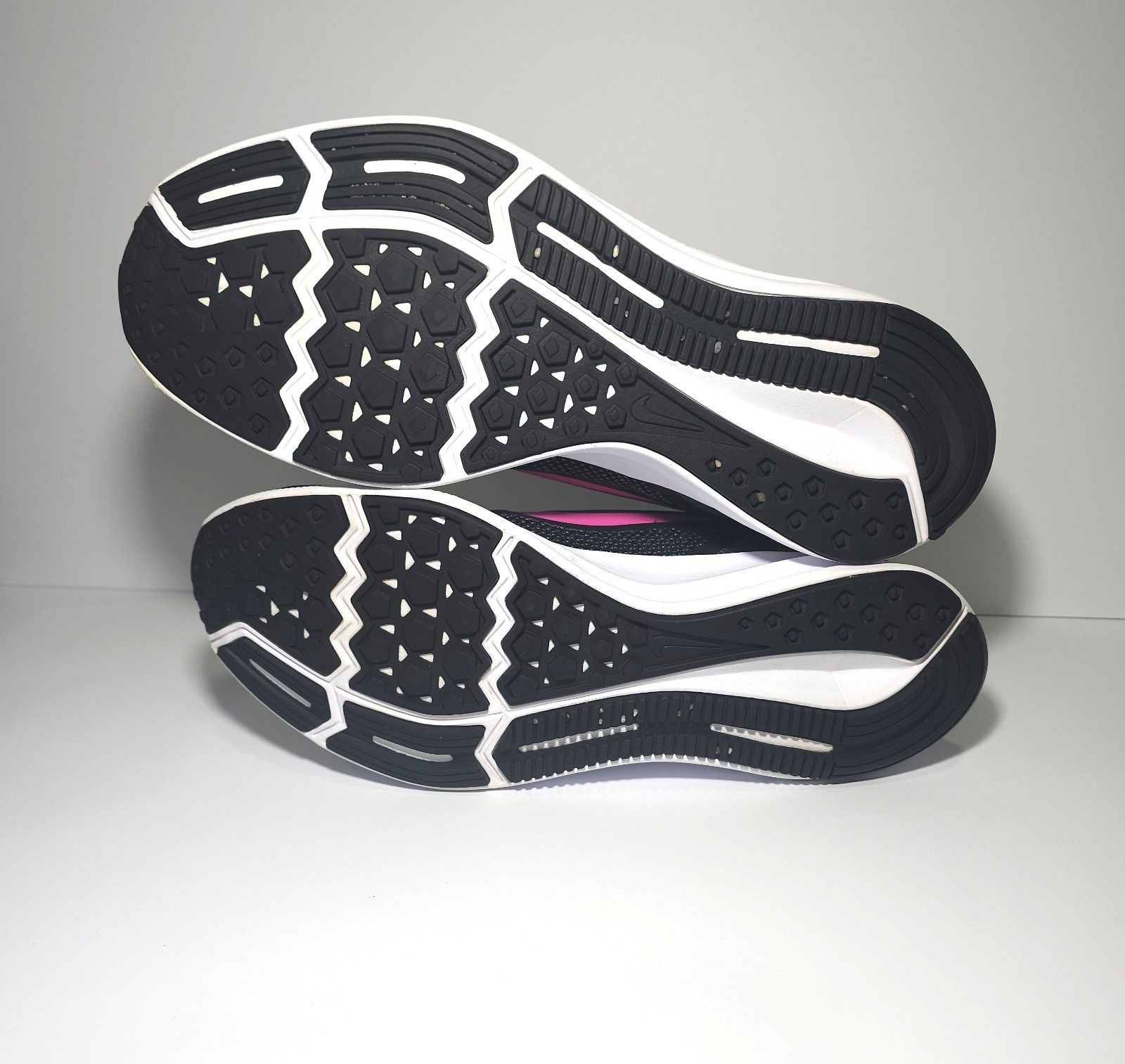 Women’s Nike Downshifter Black Pink Running Shoes Sz 11