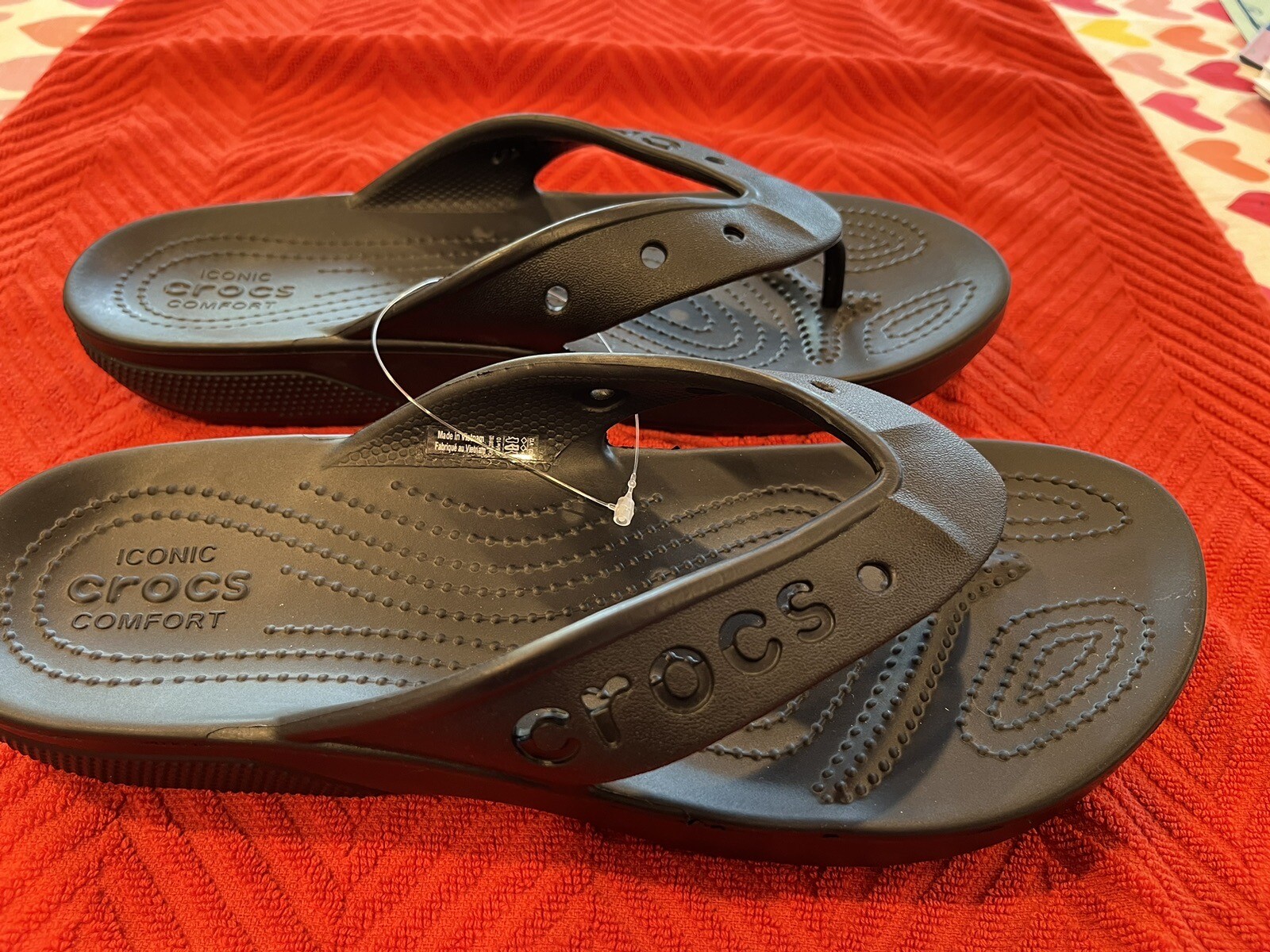 CROCS Black LOGO Women Size 10 Men Size 8 Thong UNISEX Sandals All Terrain