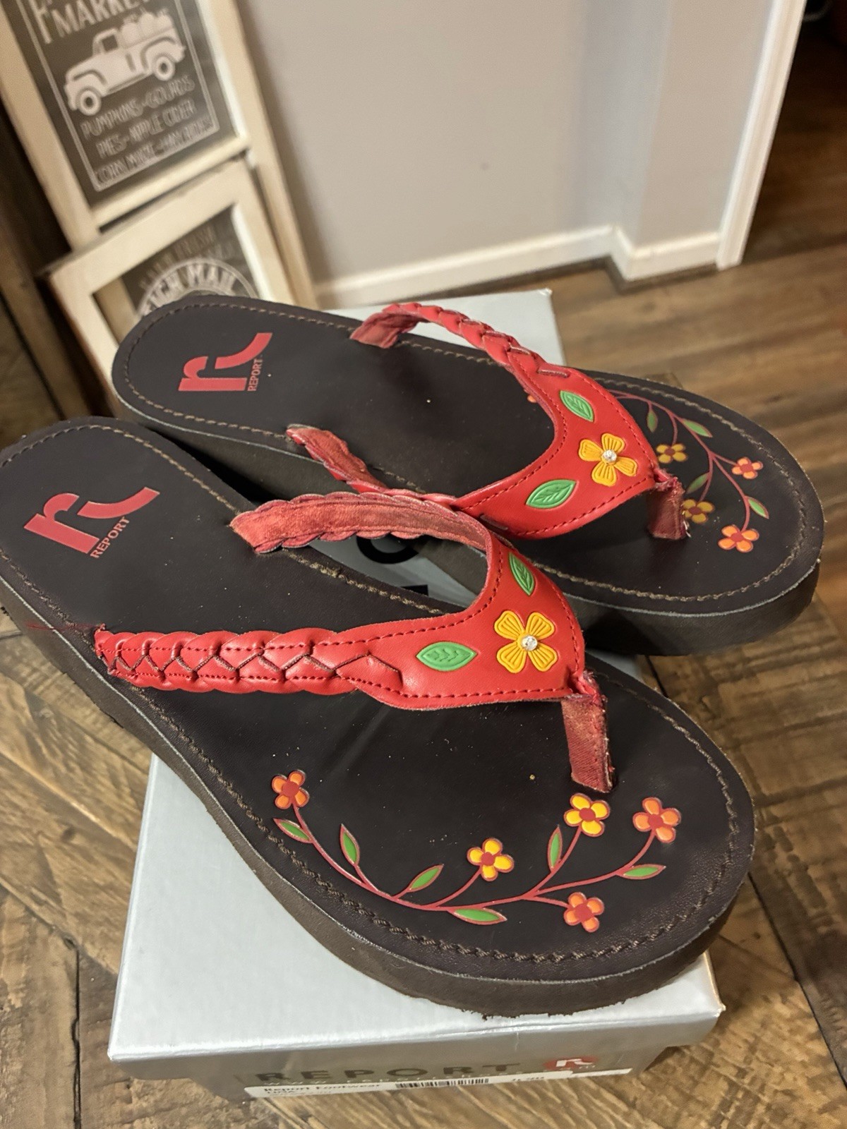Report Women’s Floral Thong Sandals Leather Braided Strap Slip On US 9