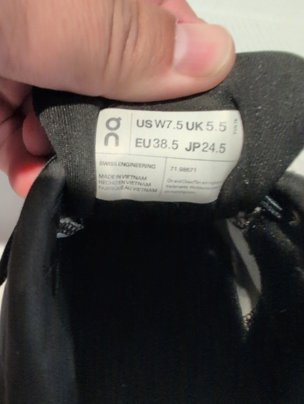 On Cloud Cloudflyer 4 Black White Womens Running Shoes Size 7.5