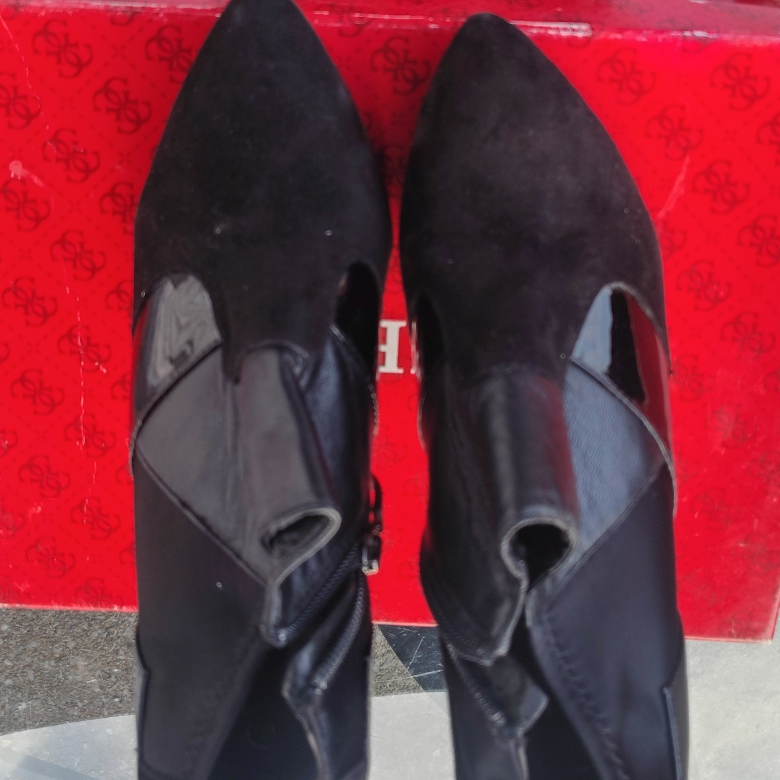 GUESS Women’s Black Ankle Bootie Pointed Toe Zip Synthetic Upper US 8.5