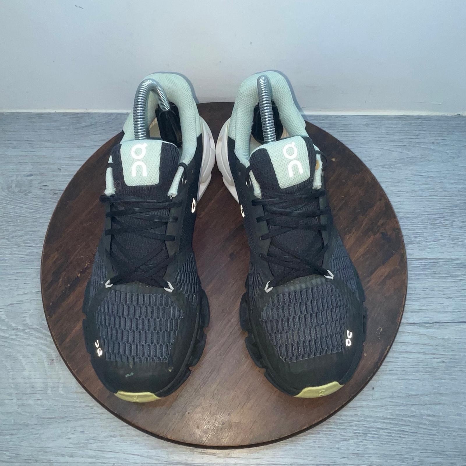 On Cloud 21.99627 Cloudflyer 4 Running Women’s 8.5 Black White Green Sneakers