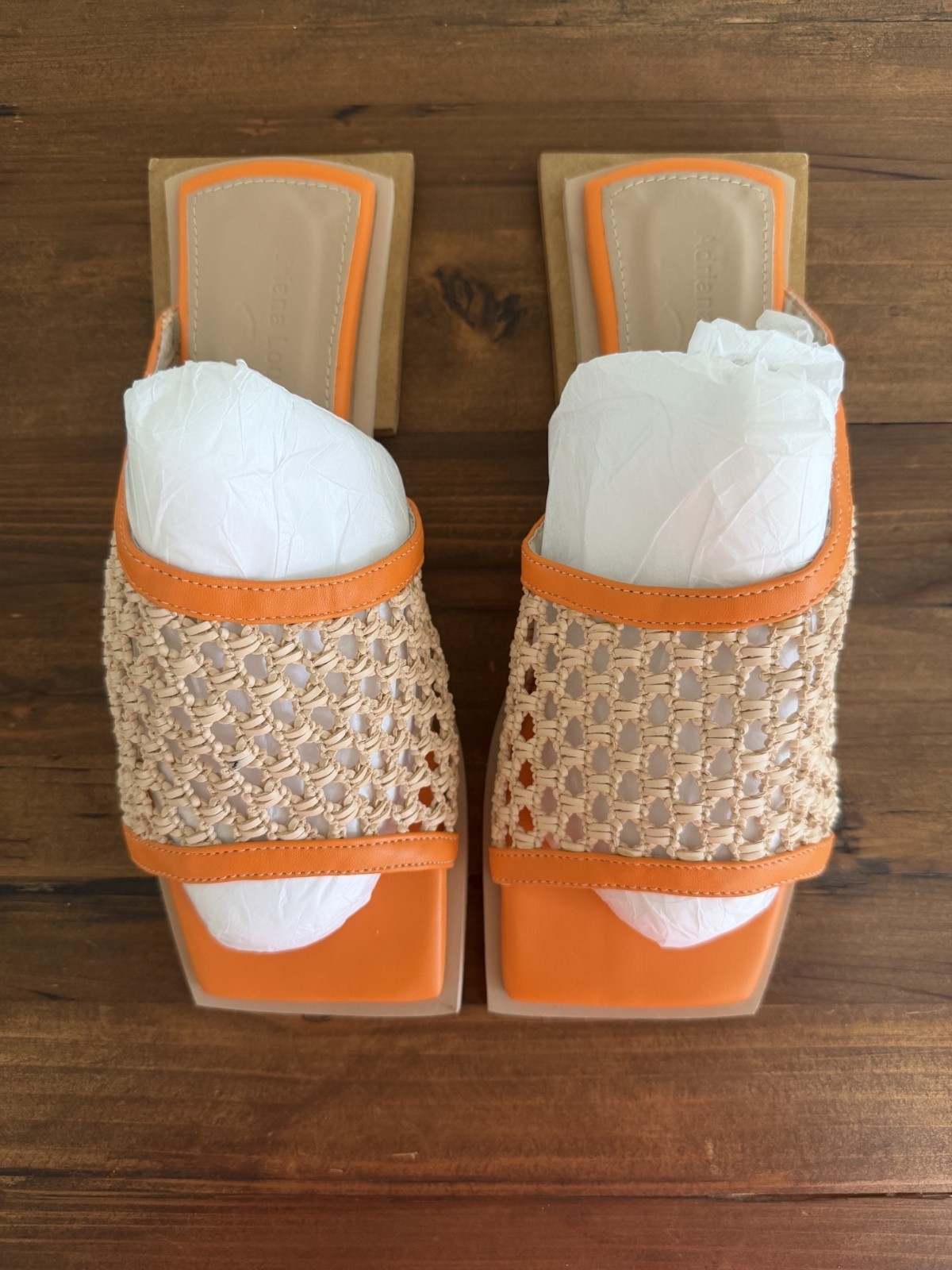 New Adriana Lourenço Brazil Slip On Rattan and Leather Flat Sandals – Size 8
