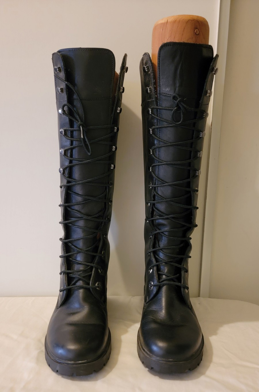Timberland Women’s Knee High Combat Boots Lace-Up Black Leather Round Toe 7M