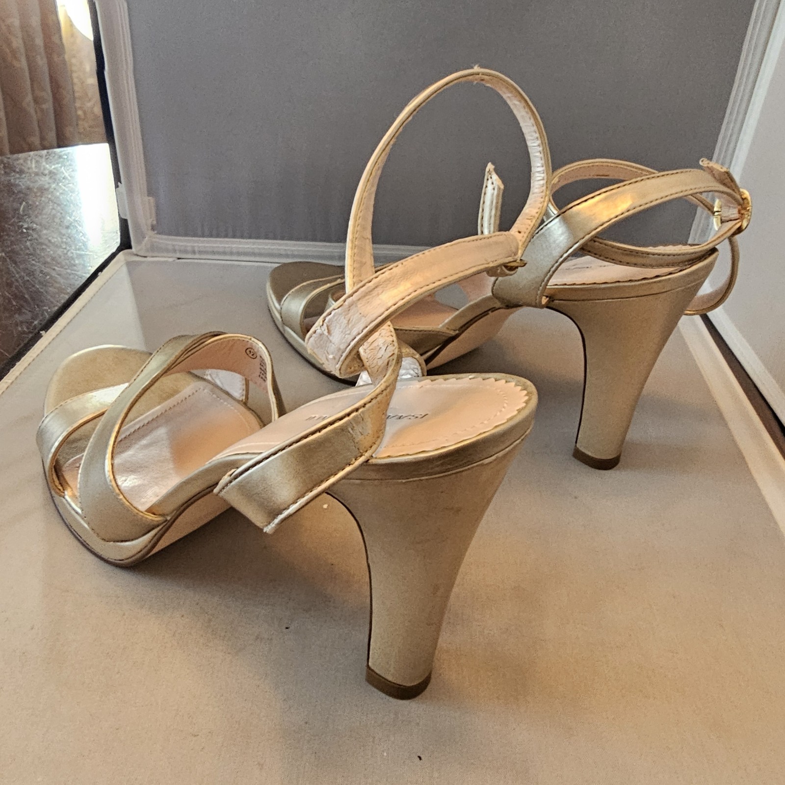 ISAAC MIZRAHI for Target Size 12 Erin Leather Outsole Man Made Upper Made China