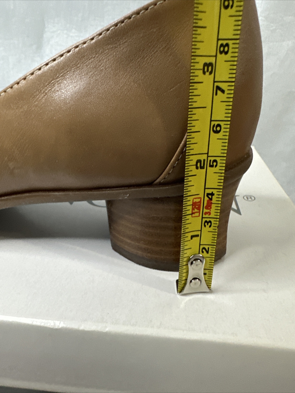 Worthington Ladies Loafers Beige Camel 6M block heal