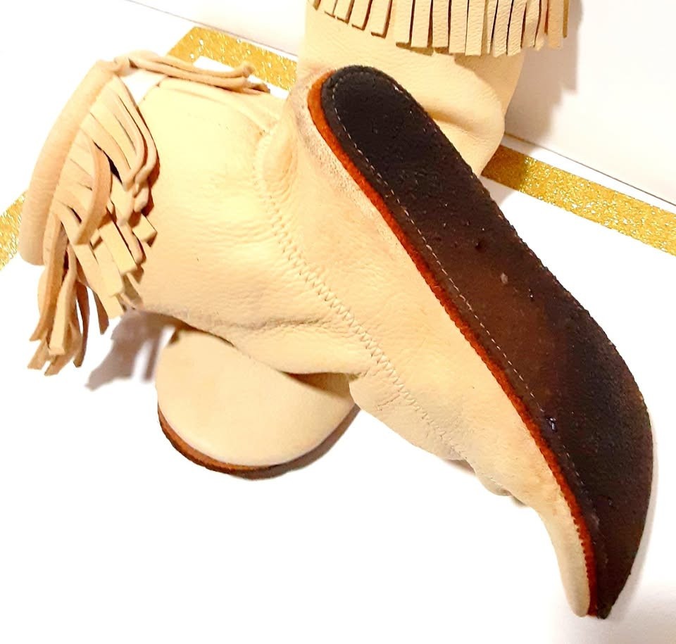 Womens SZ 7-8 Moccasin Teepee Boots Undyed Deerskin Crepe Sole Footskins USA