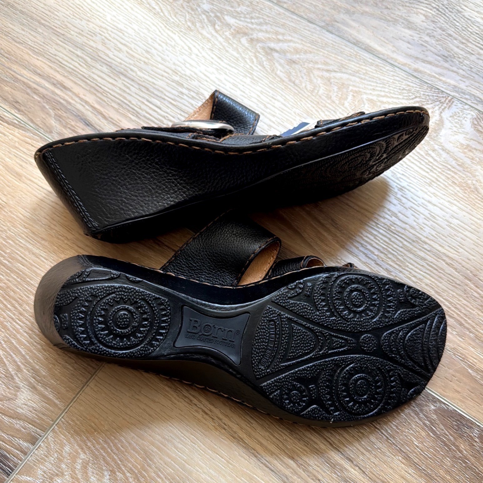 Børn Black Leather Crisscross Buckle Wedge Sandals Size 10 Slip On NWOB Shoes