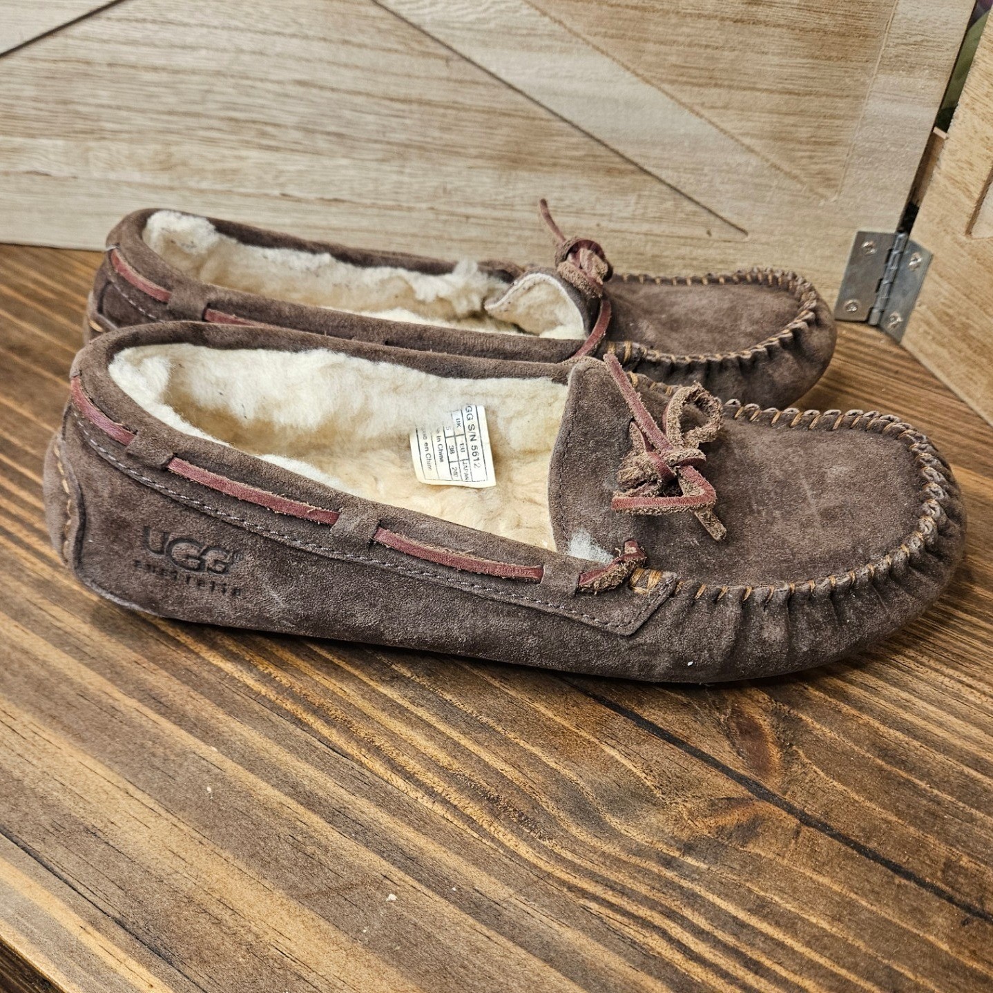 UGG Dakota Discontinued Tobacco Fully Lined Shearling Moccasins Sz 7 #497