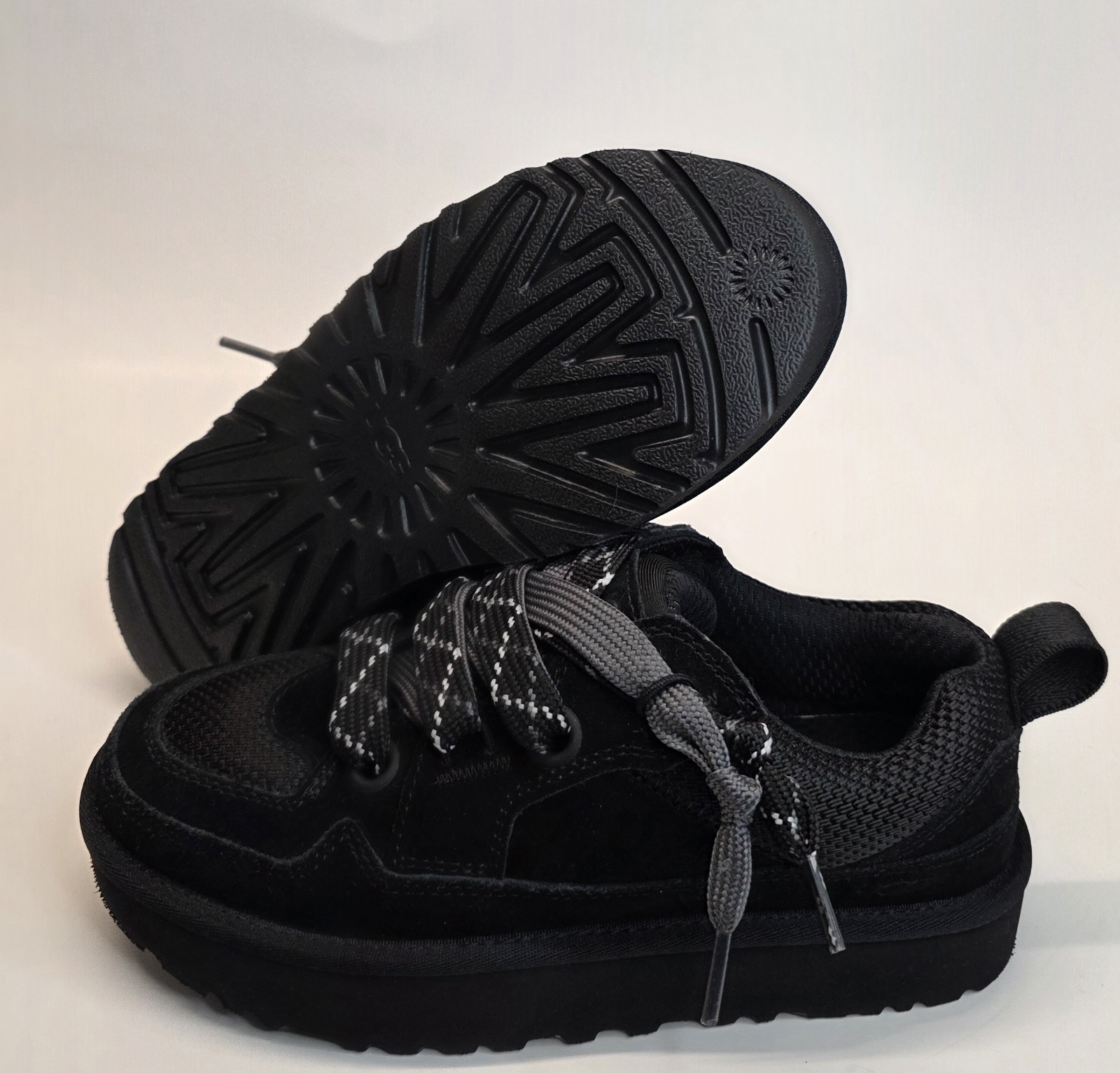 UGG LO LOWMEL BLACK SUEDE TEXTILE SPORTTY SHOES WOMEN’S SNEAKERS SIZE US 6