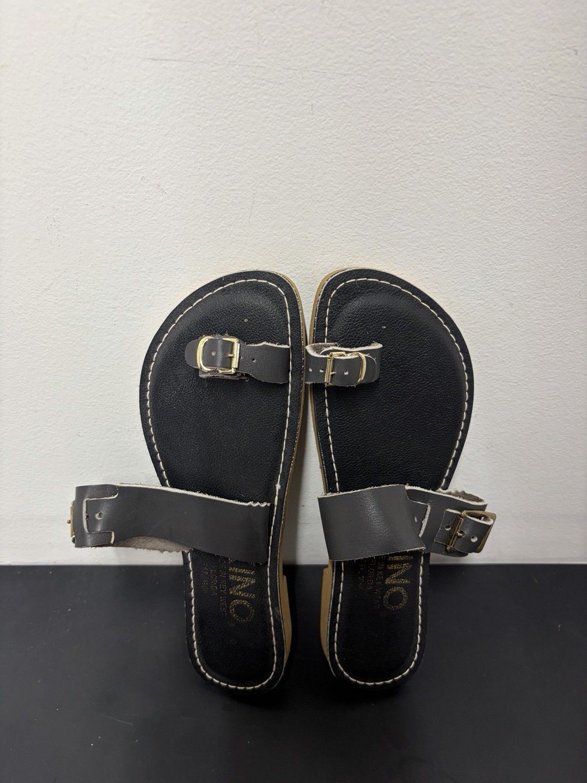 KINO Key West Black Leather Thong Sandals Adjustable Buckle Women’s Size 9