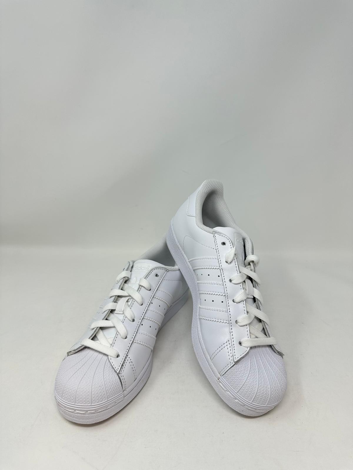 adidas Originals Women’s Superstar Sneaker S85139 – US:5.5, White, M2(C410T)