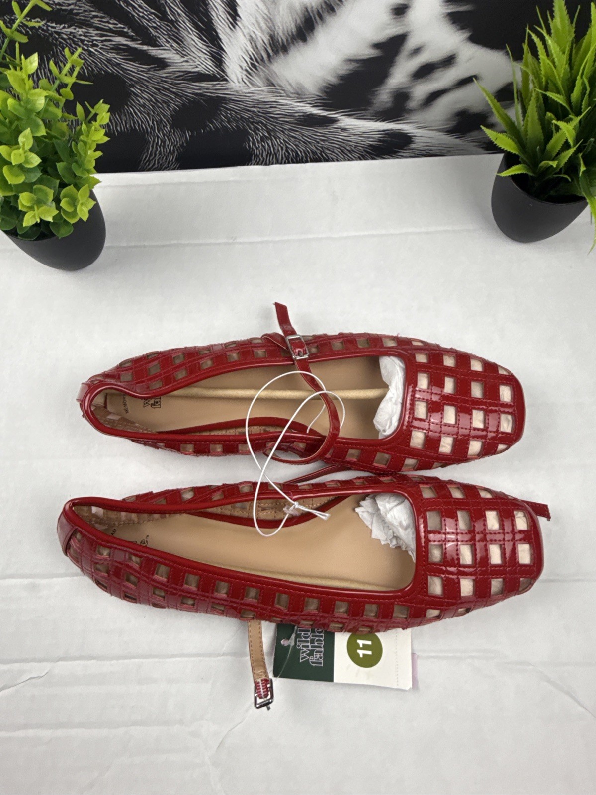 red Wild Fable Lorelei Woven Mary Jane flats feature a lattice-style Size 11