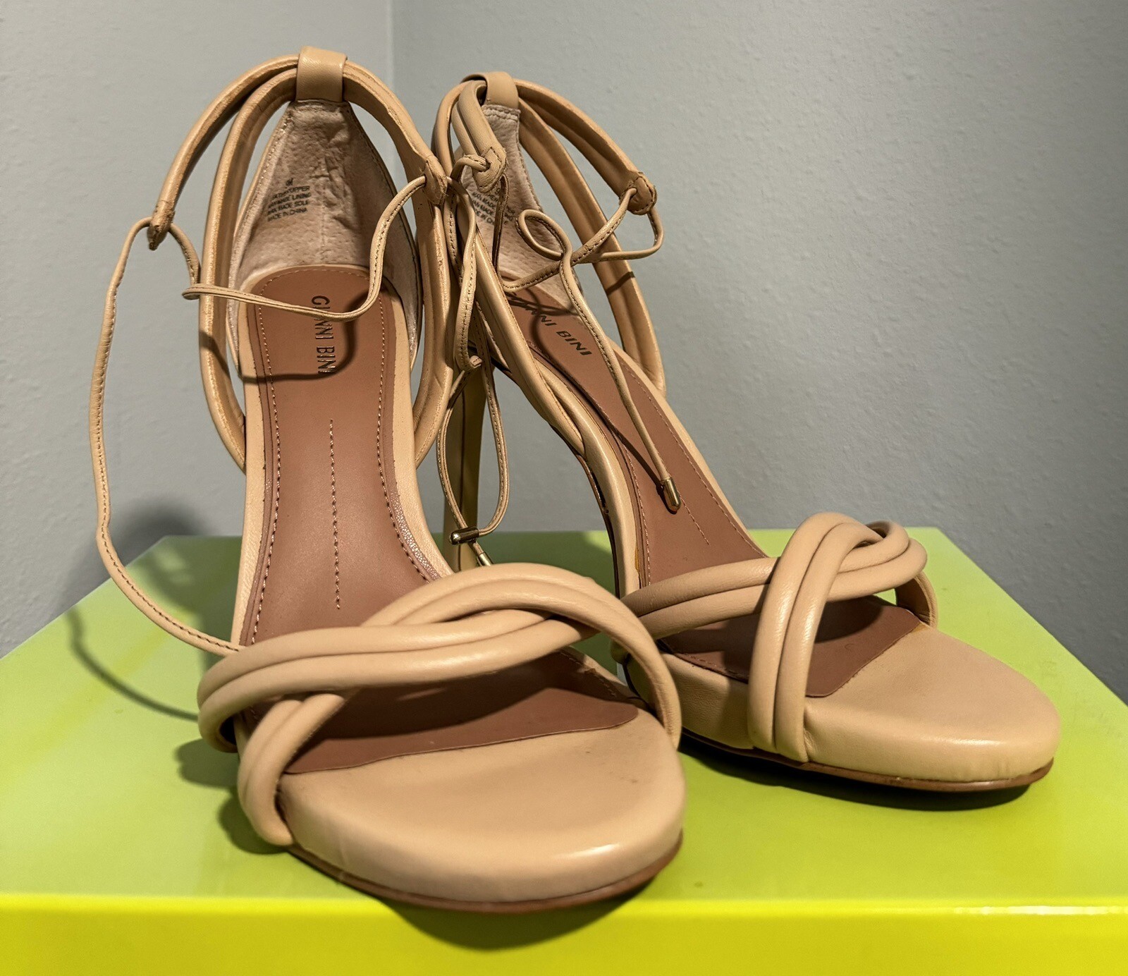 NEW Gianni Bini Abbrie Nude Strappy Heels Spanish Sand Womens Size 9 See Desc**