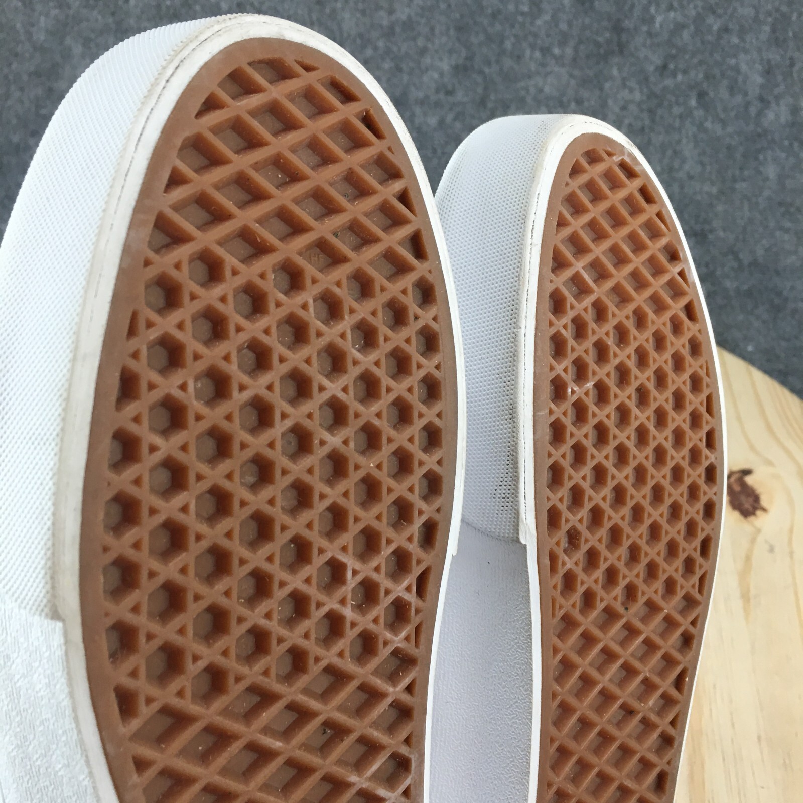 Vans Shoes Womens 10 Mens 8.5 Deboss Old Skool Sneakers Beige Lace Up Low 721356