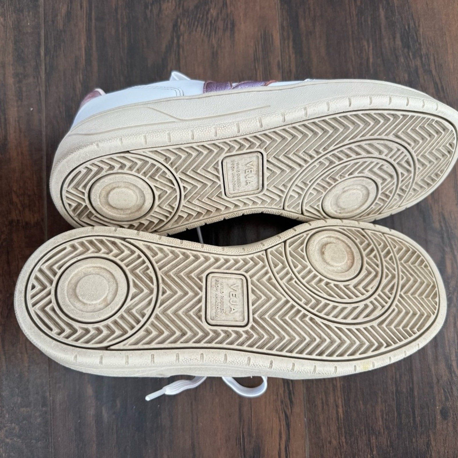 VEJA Women’s White Leather Sneakers with Rose Gold Accents sz 10 euro 41