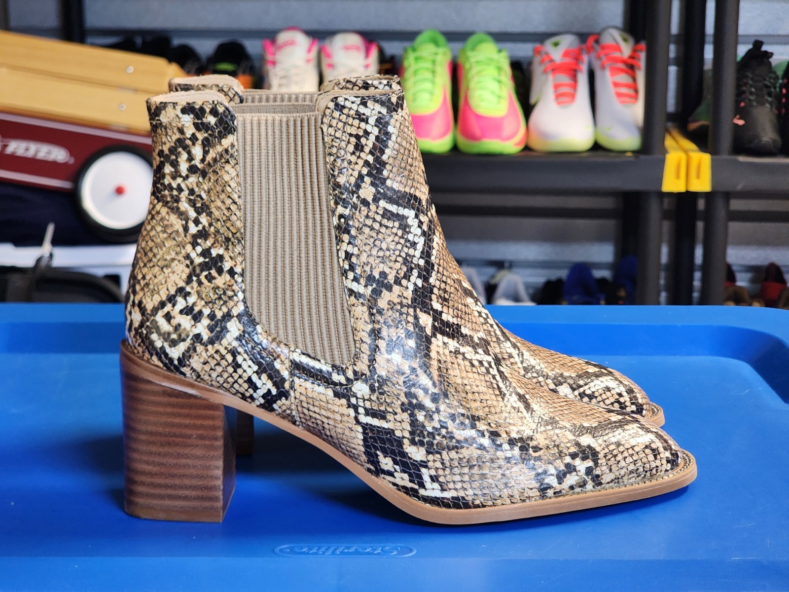 Vince Camuto Jentilliy Snake Print Leather Chelsea Ankle Boots Beige Black 8.5M