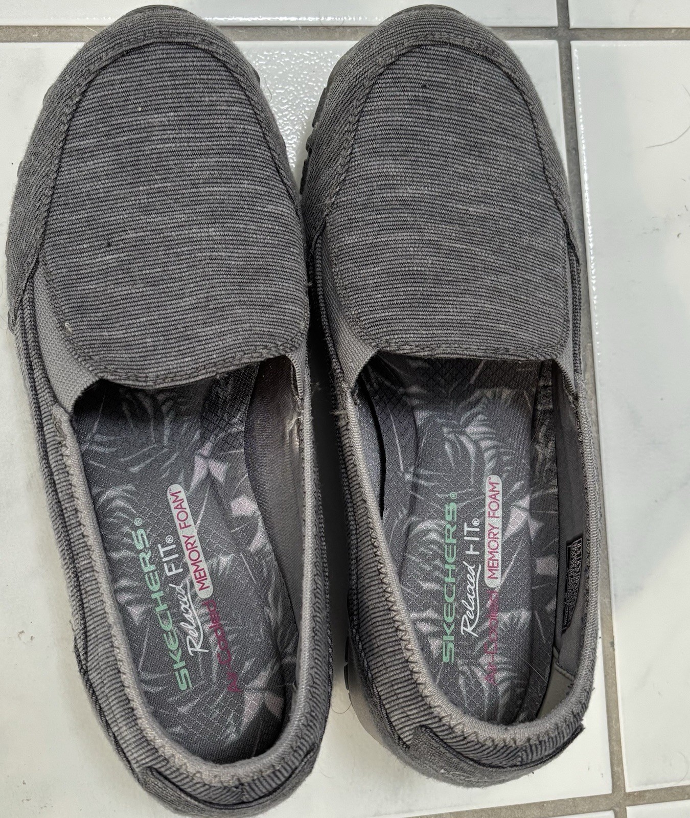 SKECHERS Relaxed Fit Women’s Slip-On Memory Foam Gray Fabric Shoes 8.5