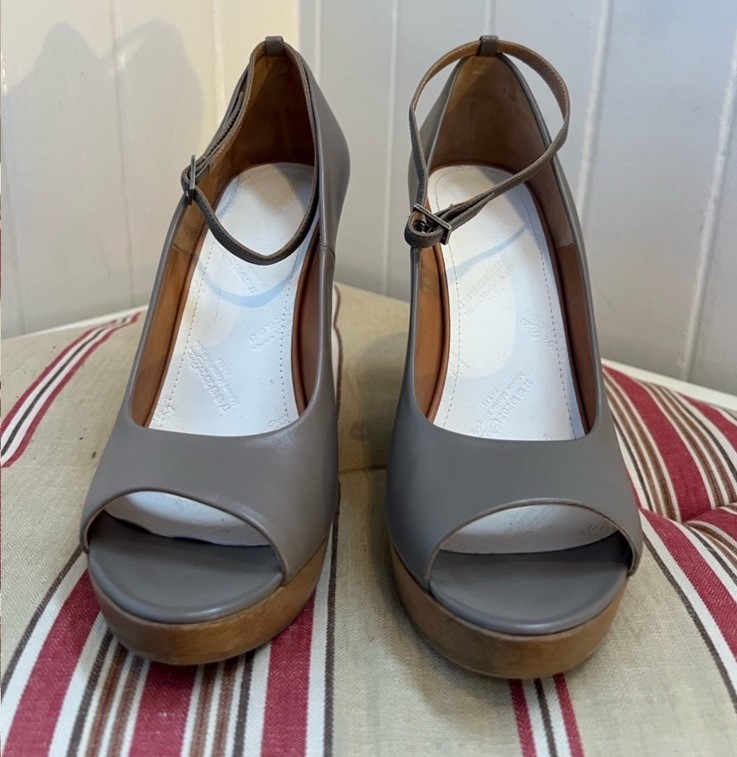 Maison Martin Margiela Taupe Peep-Toe Wood Wedge Heels Size 38 US 8
