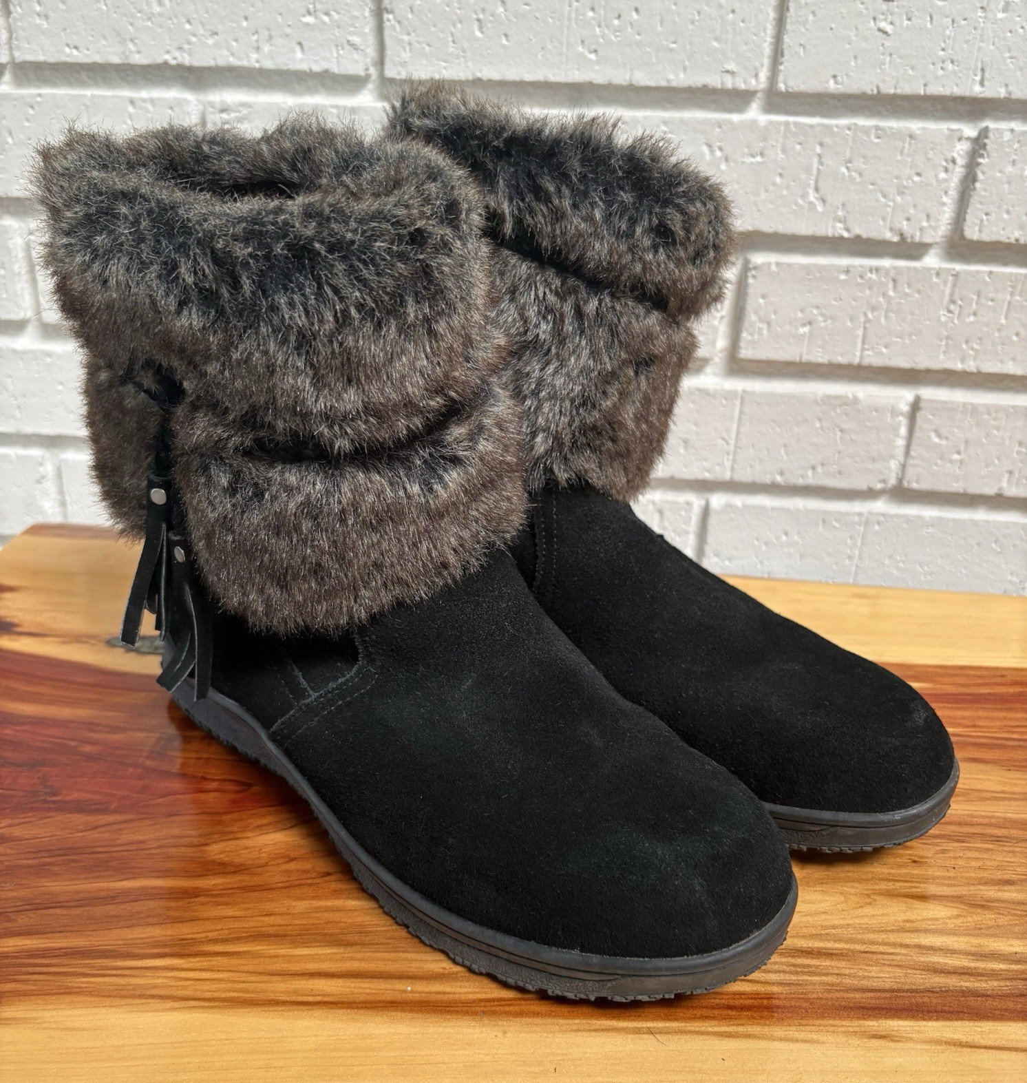 Minnetonka Black Leather Ankle Bootie Faux Fur Trim Tassel Slip-On US 10