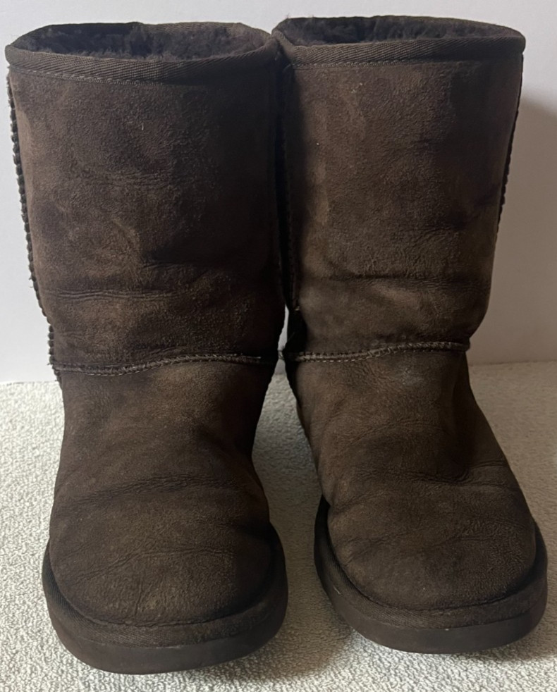 Chocolate Brown UGG Essential Classic Short 5825 Leather BOOTS Slip On Size W8