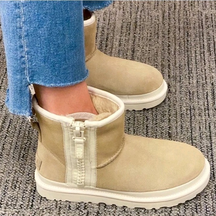 UGG CLASSIC MINI ZIPPER TAPE LOGO BOOTIE IN SAND SZ 7