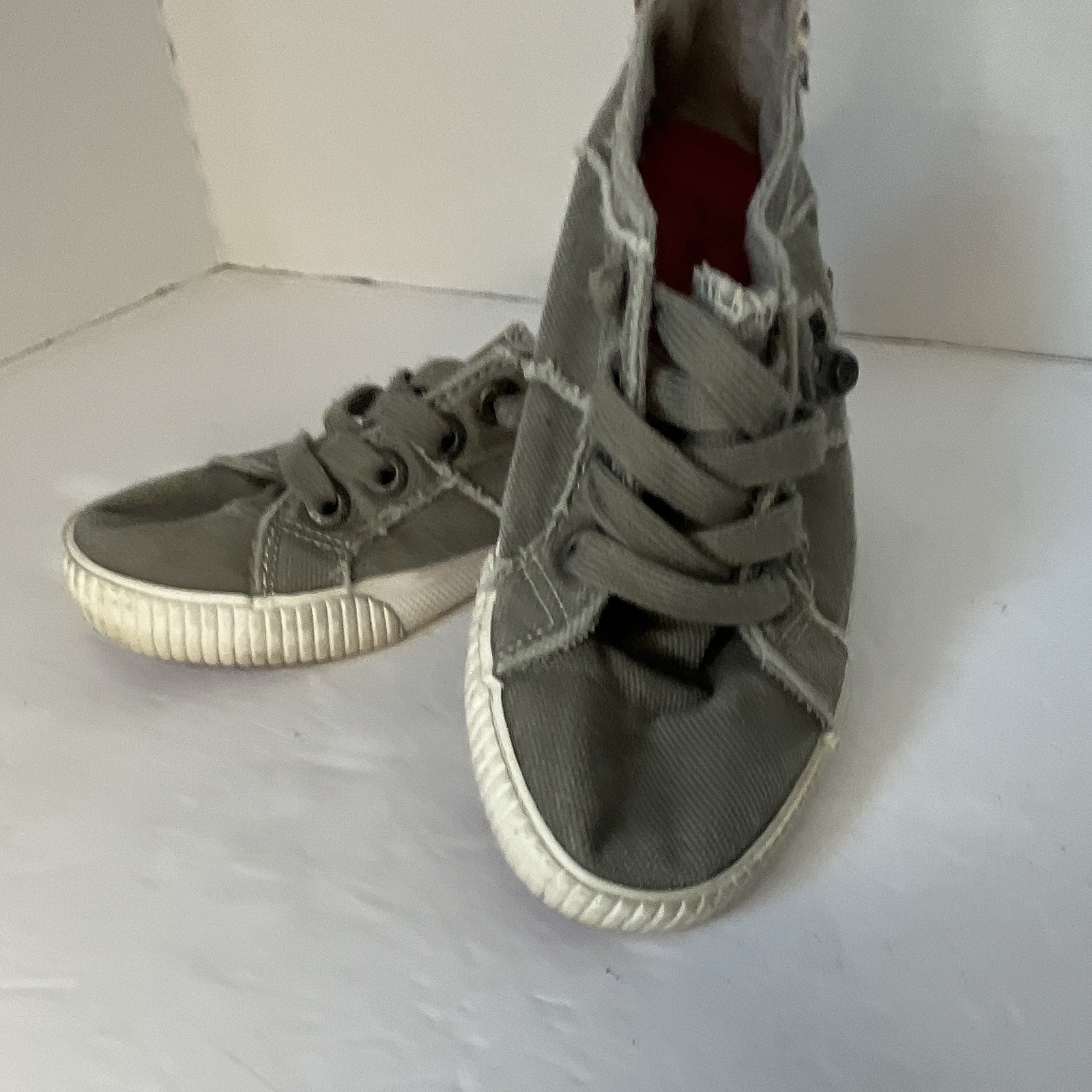 Blowfish Women’s Gray Low-Top Lace-Up Sneakers Side Zipper Logo