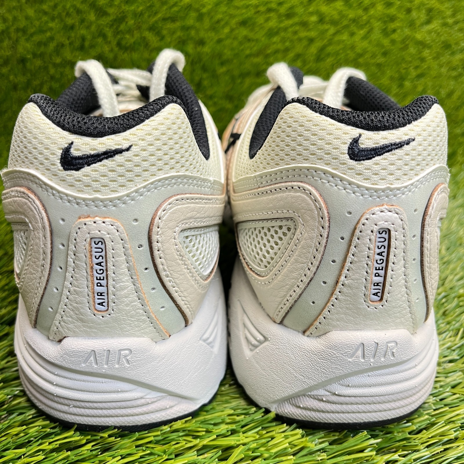 Nike Air Pegasus 2K5 Womens Size 11 Beige Black Athletic Running Shoes Sneakers