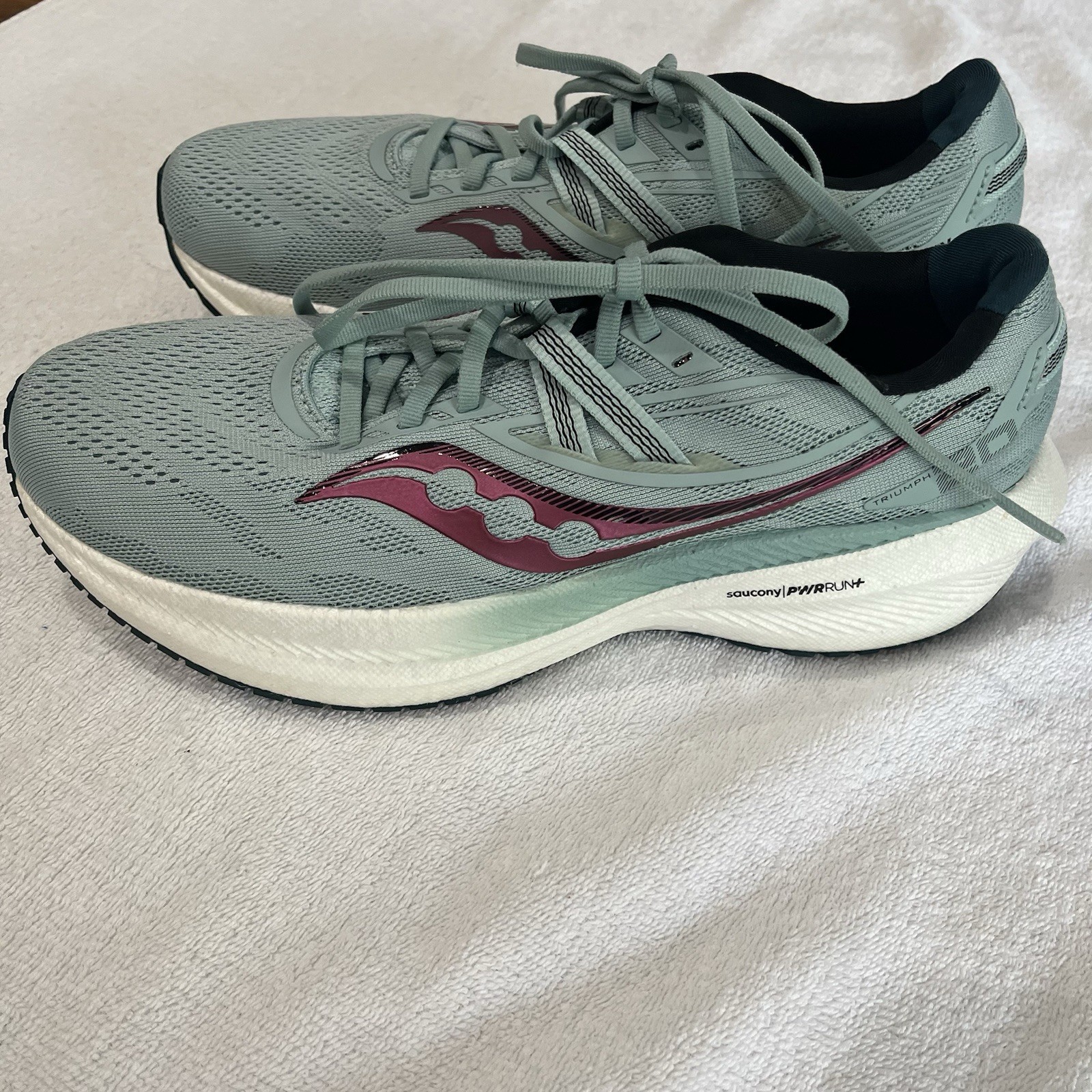 Saucony Women’s Triumph 20 Mineral Berry Colorway S10759-16 Size 10 Running READ