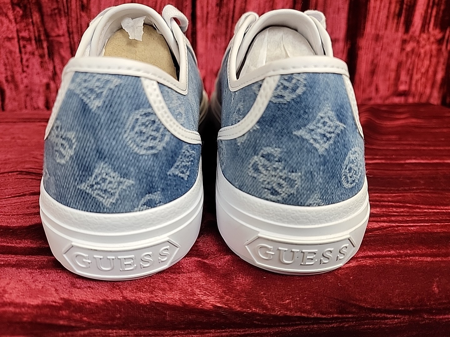 GUESS Women’s 10 Jelexa casual shoe Sneaker Medium Blue 420 new no box style