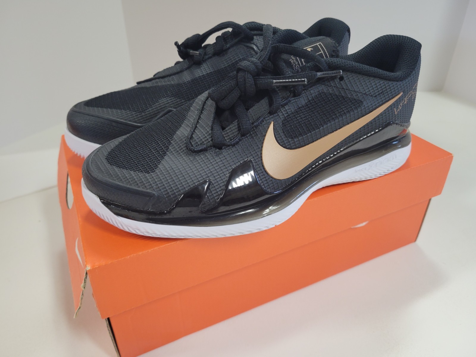 Size 6 – NikeCourt Air Zoom Vapor Pro Black Metallic Red Bronze W