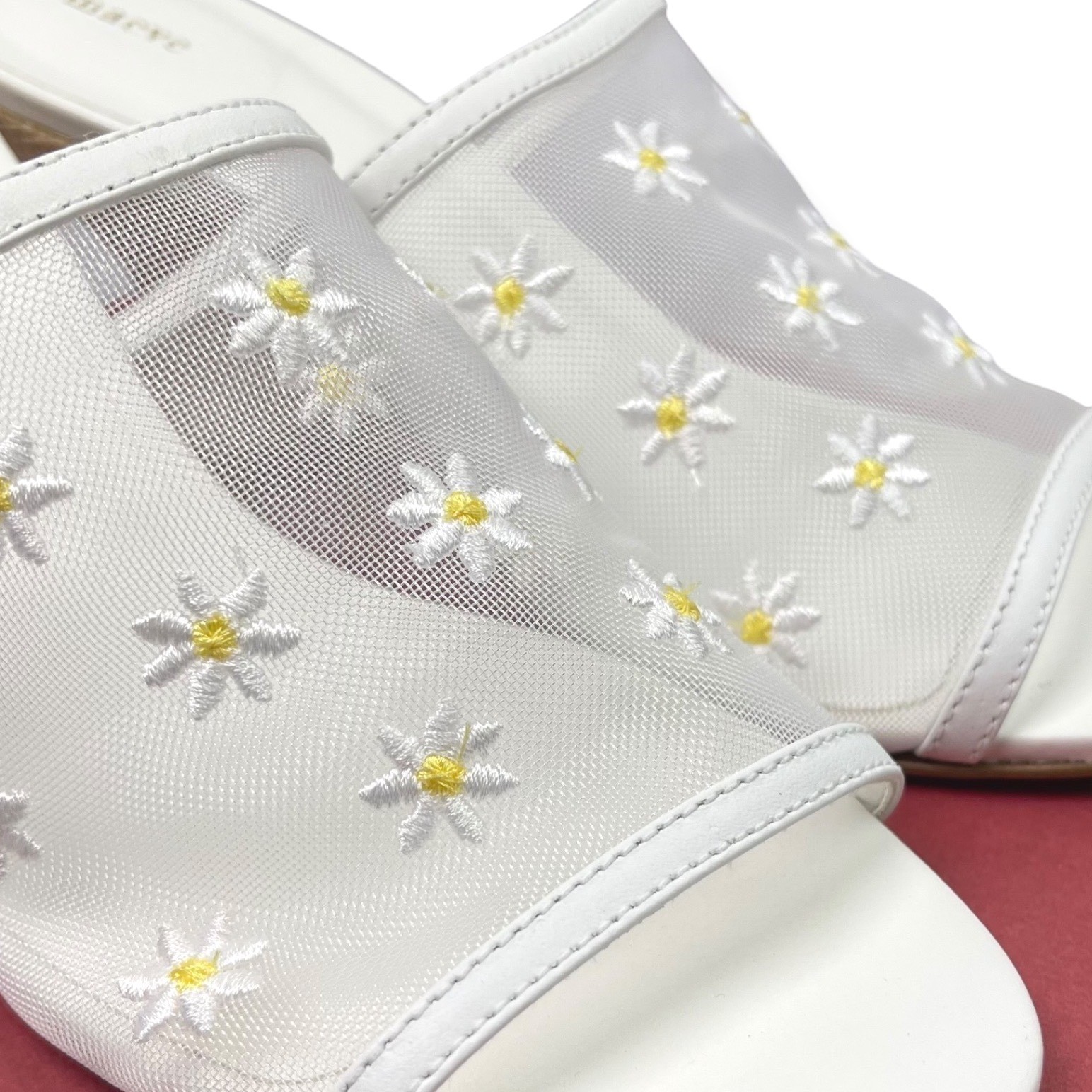 NEW Anthropologie Maeve Mesh Wedge Sz 7 White Embroidered Daisy Flowers Open Toe