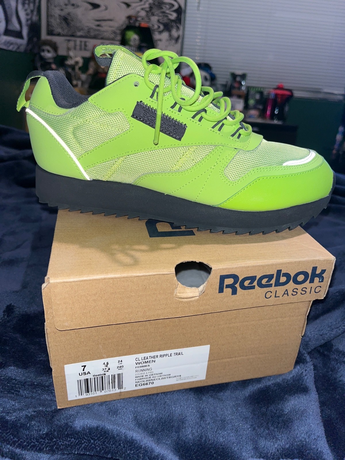 (2021) reebok Ripple, brand new never worn size 7 women neon green