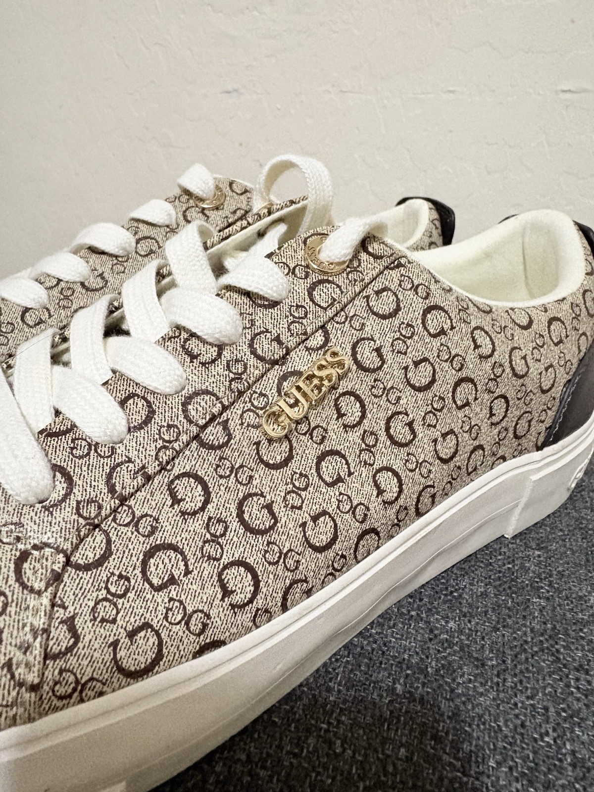 GUESS Logo Monogram Lace-Up Sneakers Beige/Black/White women’s US 11 M