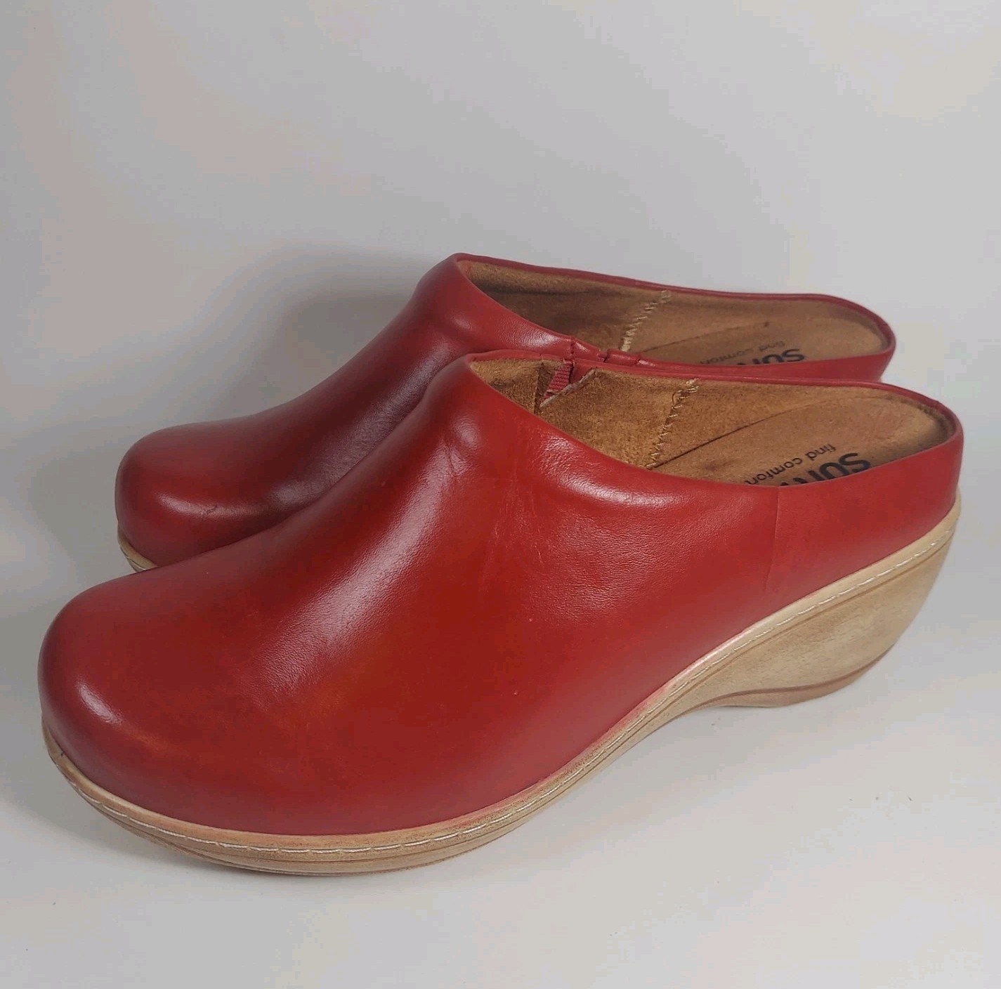 SoftWalk Madison Red Leather Clogs Women’s Size 11WW Comfort Slip On Shoes