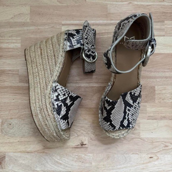Marc Fisher faux snakeskin espadrille raffia wedge size 7