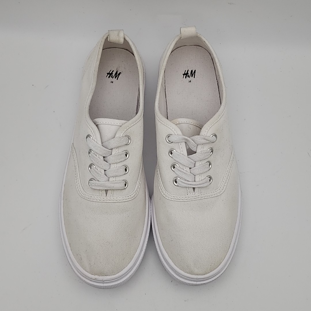 H &M White Canvas Sneakers Gym Shoes Women’s Size 7 SEE DISCRIPTION