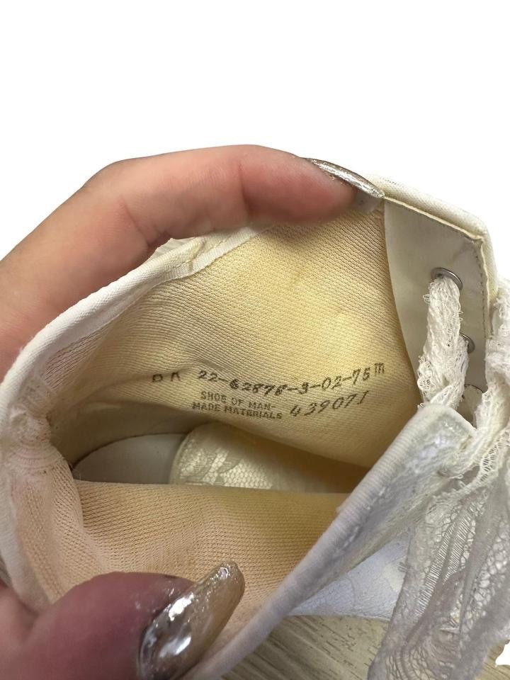 Vintage Studio 6 White Lace Booties Size 7.5 Womens